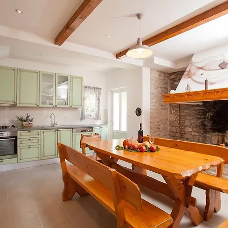 度假居 Stone House Darinka