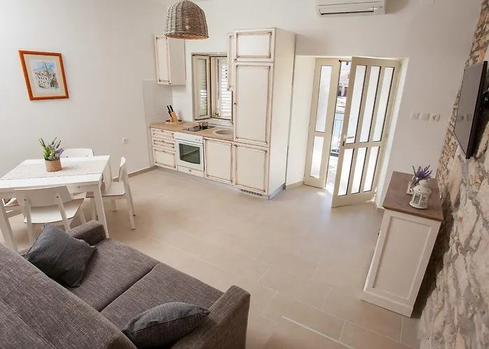 Ferienhaus Stone House Darinka