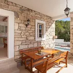 בית נופש Stone House Darinka *