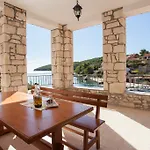 בית נופש Stone House Darinka