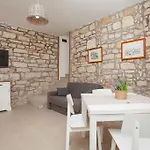 בית נופש Stone House Darinka